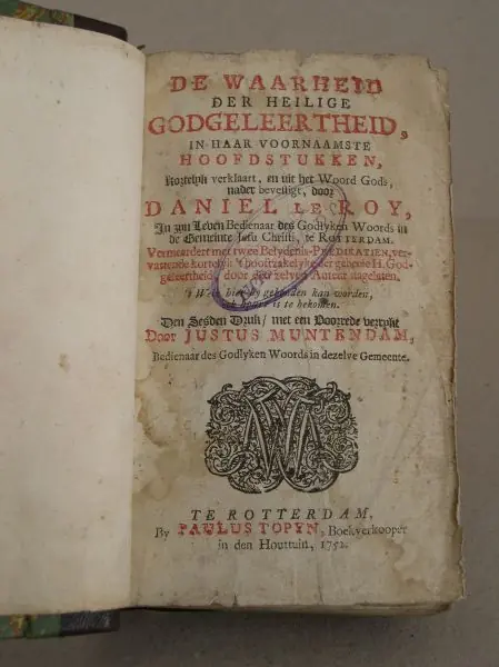 Direct Verzonden De Waarheid der Heilige Godgeleertheid, in haar voornaamste Hoofdstukken, Kortelyk verklaart, en uit het Woord Gods, nader bevestigt door Daniël Le Roy. Vermeerdert met twee Belydenis-Predikatien, vervattende kortelyk ’t hooftzakelyke der geheele H. Godgeleertheid, door den zelven Auteur nagelaten… Den Sesden Druk met een voorrede verrykt door Justus Muntendam.